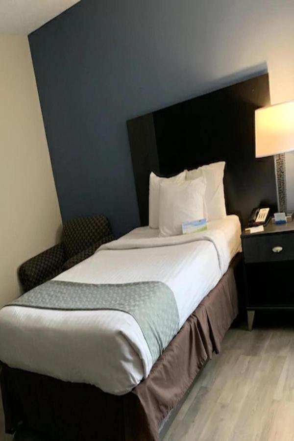 Days Inn By Wyndham Horsham Philadelphia Esterno foto