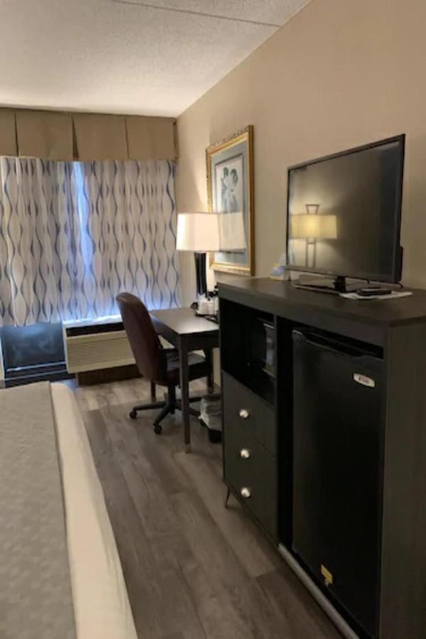 Days Inn By Wyndham Horsham Philadelphia Esterno foto